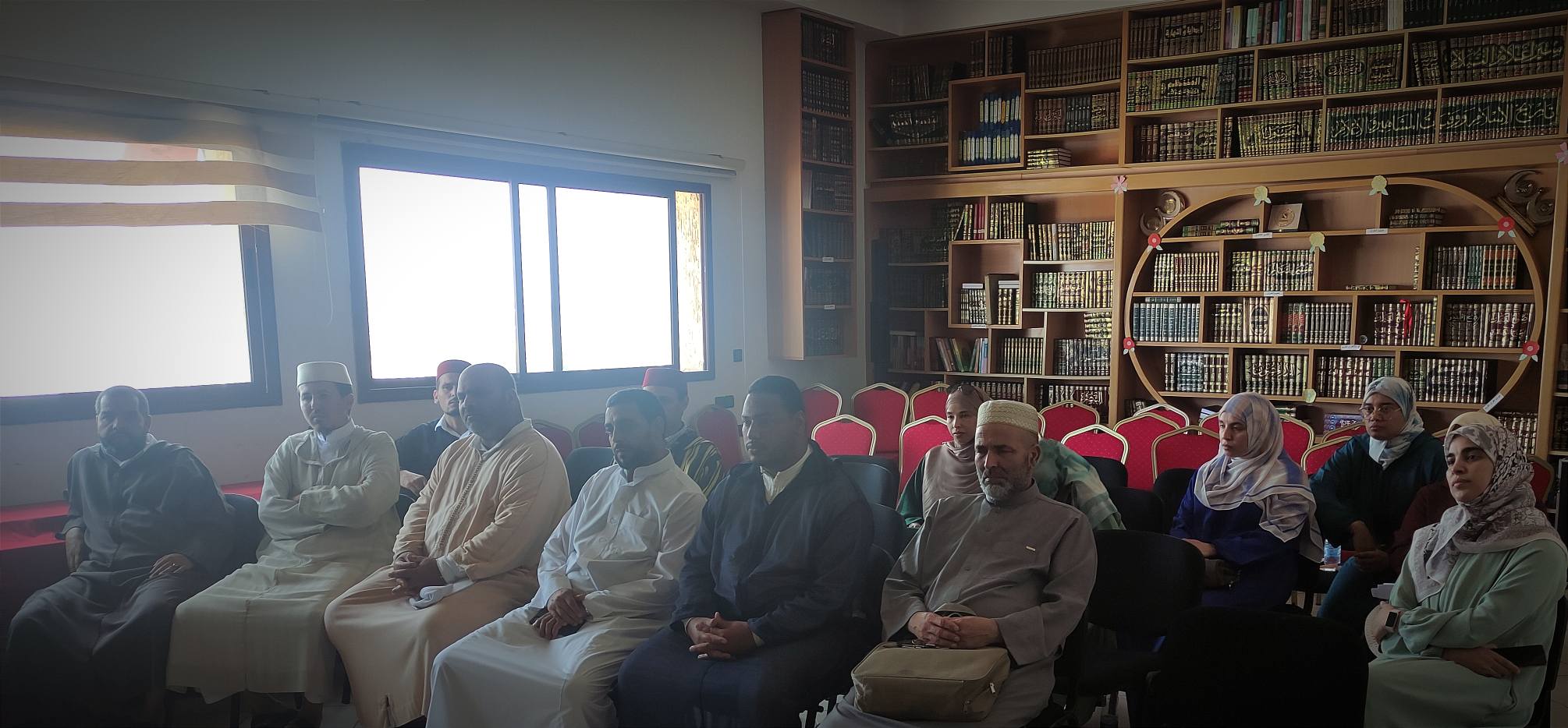 صور من اللقاء الشهري للجنة عمل الأئمة المرشدين والمرشدات الذي انعقد بمقر المجلس العلمي يوم