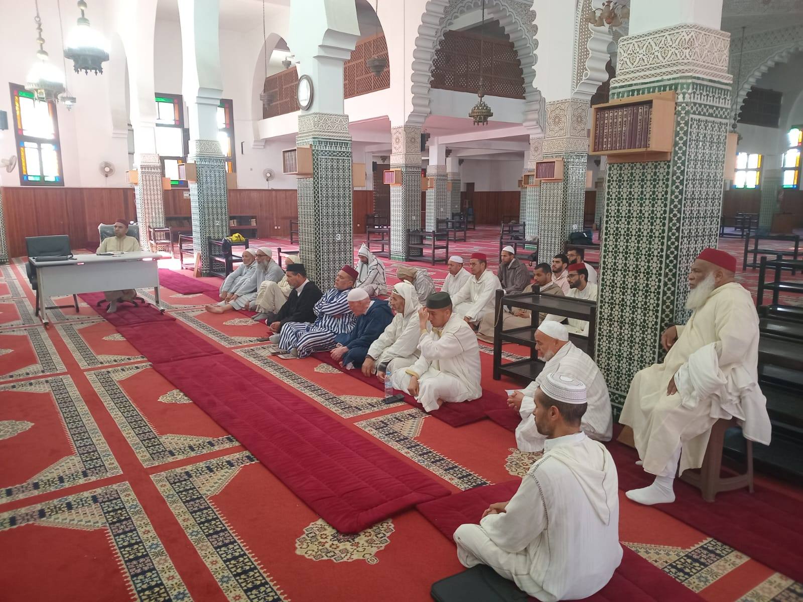 صور توثيقية للقاء الخاص بالاستماع إلى كلمة فضيلة السيد الأمين العام للمجلس العلمي الأعلى ب